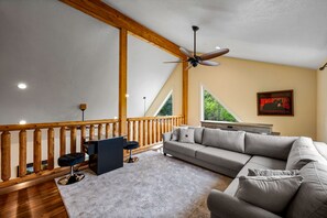 Een smart-tv en een open haard