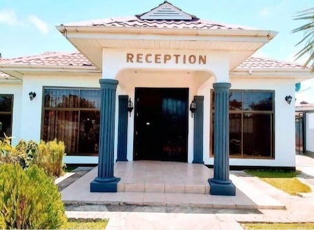 Front of property. Marbella lodge