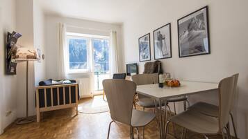 Apartment | Dining