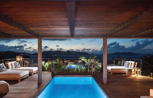 Beautiful 4-bedroom bohemian-style villa with sea view, perfect for sunset lover