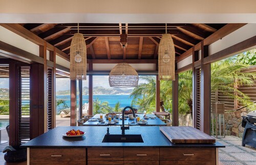 Beautiful 4-bedroom bohemian-style villa with sea view, perfect for sunset lover