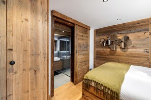 3 bedrooms, iron/ironing board, free WiFi, bed sheets - Chalet Le Reve  Cinema room  Jacuzzi (Riddes)