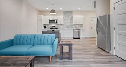 Charming hotel suite in enchanting Evansville with AC, WiFi & parking