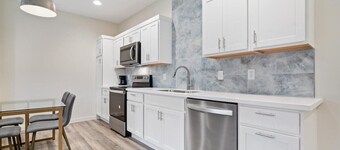 Charming hotel suite in enchanting Evansville with AC, WiFi & parking 