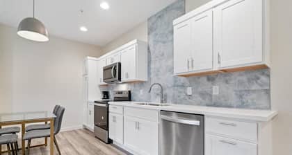 Charming hotel suite in enchanting Evansville with AC, WiFi & parking