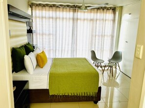 2 habitaciones, tabla de planchar con plancha, wifi y ropa de cama
