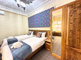 Classic Double or Twin Room | In-room safe, soundproofing, iron/ironing board, free WiFi