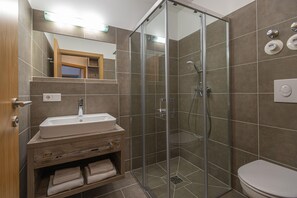 Apartment | Bathroom - Apartment in Salzburg Near Schlossalmbahn I (Bad Hofgastein)