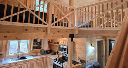 3-bedroom Log Cabin with AC, WiFi ,Southwest Harbor
That Rents SAT-SAT ONLY