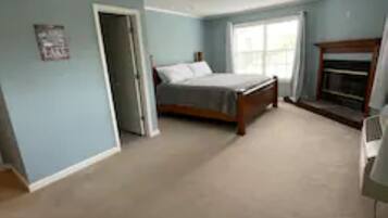 3 bedrooms, iron/ironing board, free WiFi, bed sheets