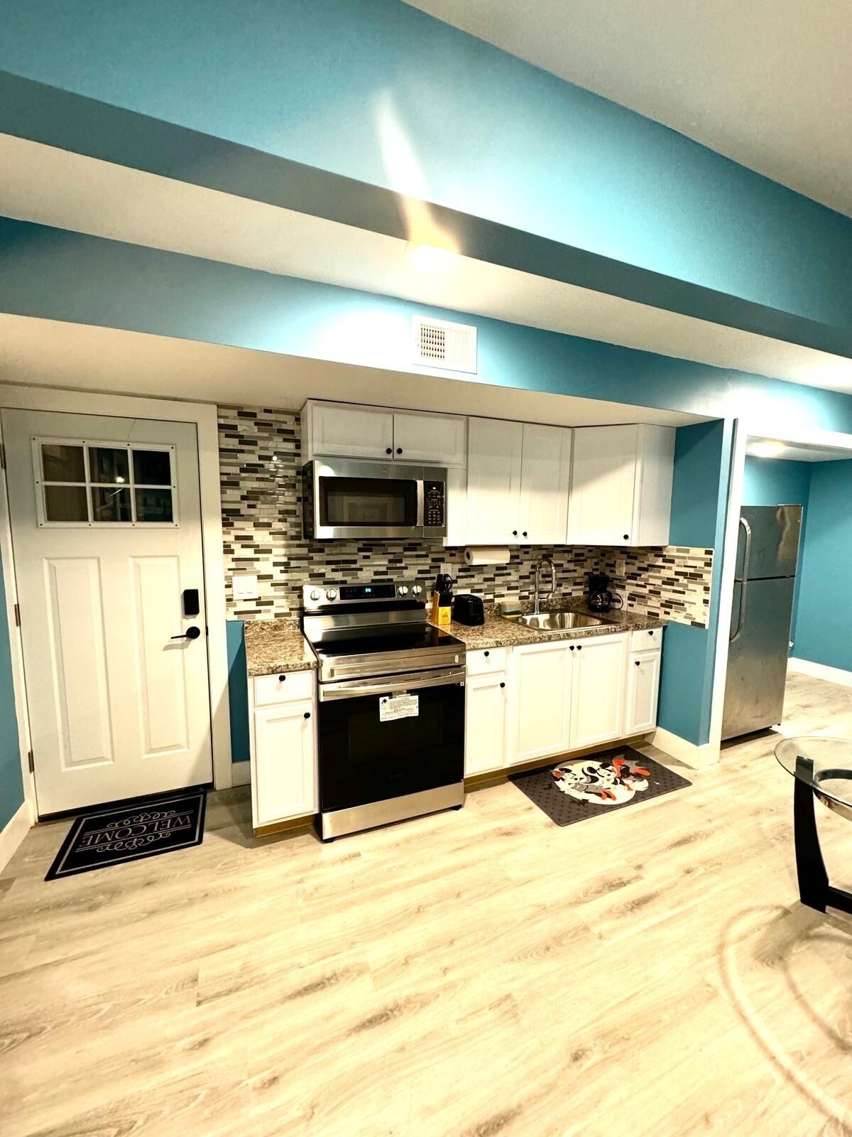 ميكروويف، فرن، موقد طهي مسطح، ماكينة لصنع القهوة/الشاي