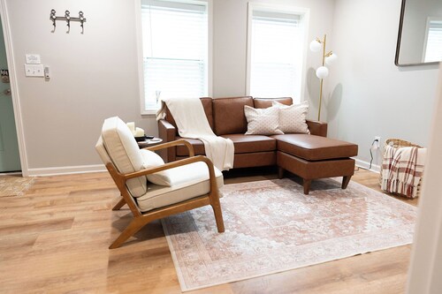 Chic 1-bedroom with AC and WiFi in downtown Newnan