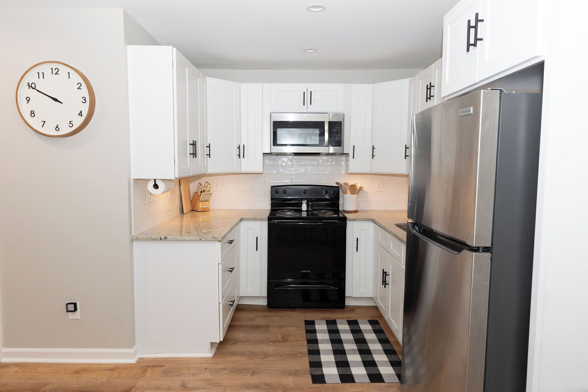 Micro-ondes, four, plaque de cuisson