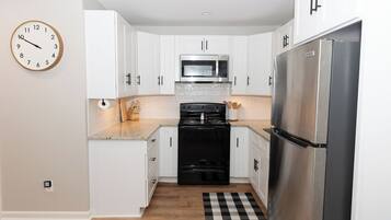 Micro-ondes, four, plaque de cuisson