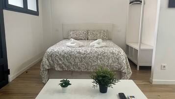 1 bedroom, WiFi (free), bed sheets