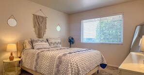 3 bedrooms, desk, iron/ironing board, free WiFi