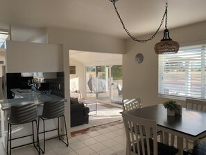 Dining - 3-bed house in lovely 55+ community on the golf course in Sun City AZ with AC (Sun City)
