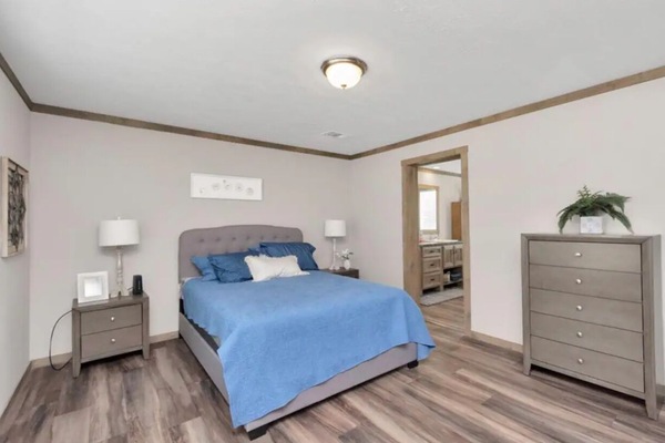 3 bedrooms, iron/ironing board, WiFi (free), bed sheets