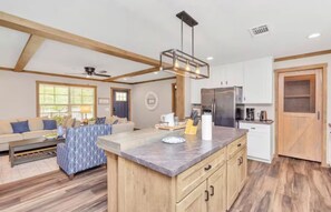 Interior - Beautiful 3 Bedroom Ranch House in Rosharon (Rosharon)