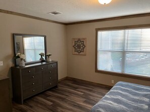 3 bedrooms, iron/ironing board, free WiFi, bed sheets