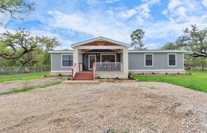 Exterior - Beautiful 3 Bedroom Ranch House in Rosharon (Rosharon)