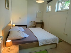 Apartment (Two Bedroom Apartment with Terrace) | 4 Schlafzimmer, kostenloses WLAN