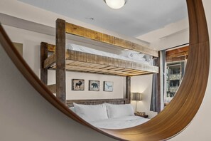 2 bedrooms, travel cot, WiFi - Pines & Peaks  - 2 Bedroom Mountain View Condo with Pool & Hot Tubs (Canmore)