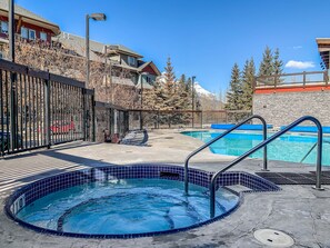 Pool - Pines & Peaks  - 2 Bedroom Mountain View Condo with Pool & Hot Tubs (Canmore)