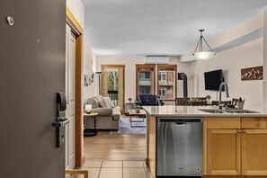 Interior - Pines & Peaks  - 2 Bedroom Mountain View Condo with Pool & Hot Tubs (Canmore)