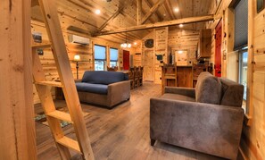 TV - Booker Retreat Cabin (Red River)