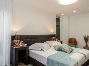 4 bedrooms, iron/ironing board, WiFi, bed sheets - Modern & Stylish Villa with Private Pool - Four Bedroom Villa with Pool (Tugare)