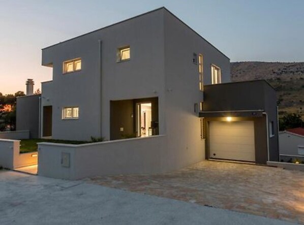 Exterior - Modern & Stylish Villa with Private Pool - Four Bedroom Villa with Pool (Tugare)