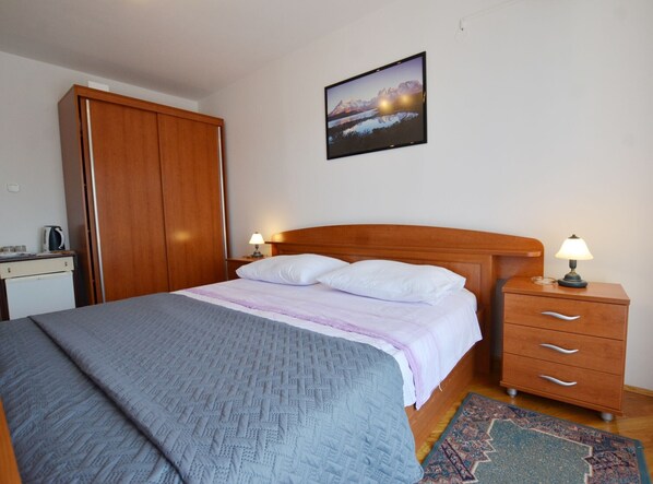 1 bedroom, WiFi, bed sheets