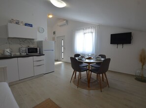 Dining - Lush and Sweet Escape Apartments - One Bedroom Apartment with Sea View (Rovinj)