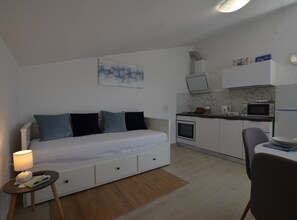 1 bedroom, iron/ironing board, Internet, bed sheets - Lush and Sweet Escape Apartments - One Bedroom Apartment with Sea View (Rovinj)