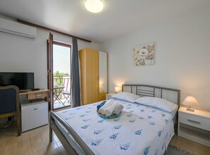 1 多间卧室、上网接入、床单