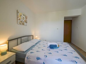 1 bedroom, internet, bed sheets