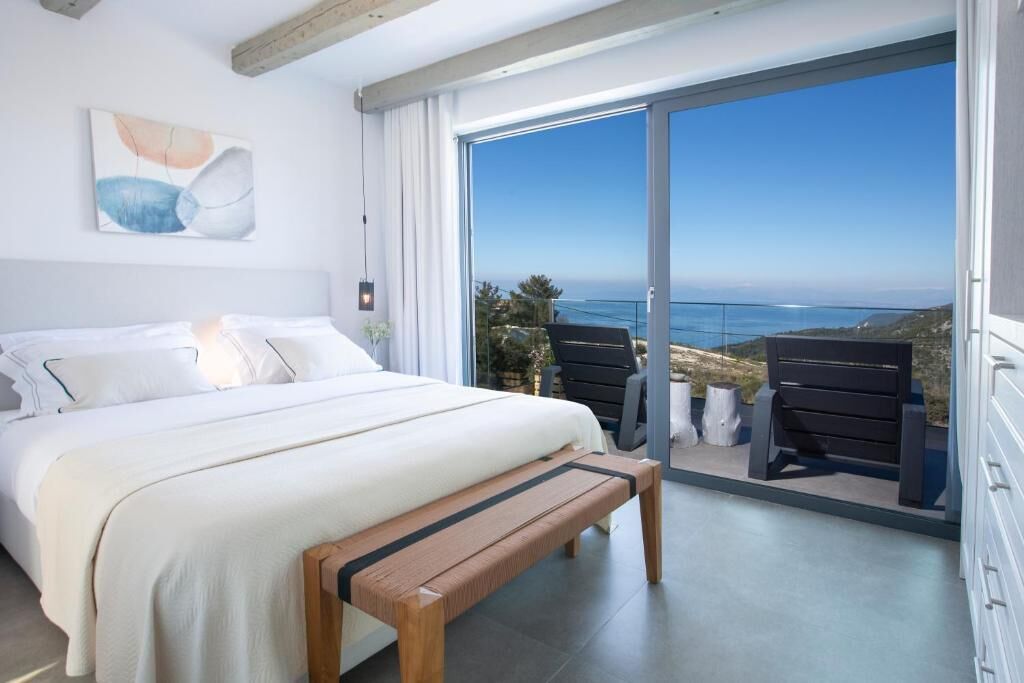 6 bedrooms, iron/ironing board, WiFi, bed sheets