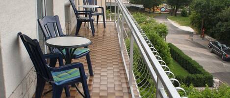 تناول الطعام بالخارج