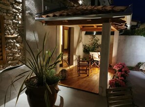 Outdoor dining - Charming Rooms & Apartments Stelio Double room (Marcana)