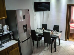 Fridge, microwave, oven, stovetop - One Bedroom Apartment with Balcony (Crikvenica)