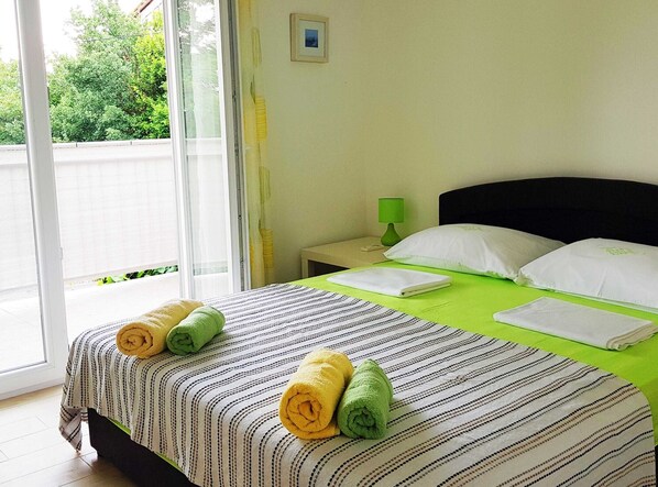 2 bedrooms, Internet, bed sheets - Two Bedroom Apartment with Balcony and Terrace (Crikvenica)