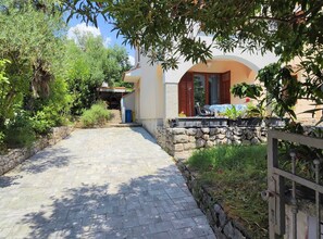 Terrace/patio - Comfortable Crikvenica Stay with Private Parking - One Bedroom Apartment (Crikvenica)