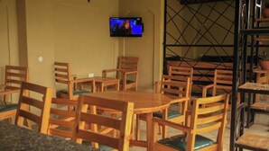 Ảnh chưa phân loại, 2 trong số 9 ảnh, nút