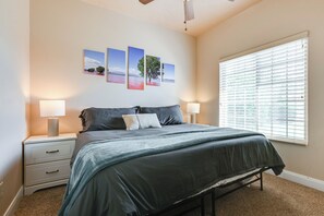 4 Schlafzimmer, Schreibtisch, Bügeleisen/Bügelbrett, Reisekinderbett