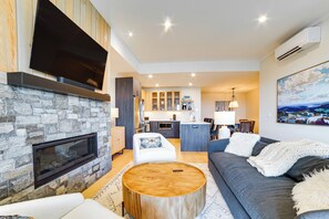 TV, fireplace