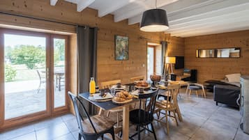 Comfort huis, uitzicht op tuin | Dineerruimte