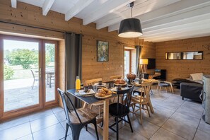 Comfort House, Garden View | Dining room