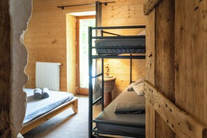 Comfort huis, uitzicht op tuin | 3 slaapkamers, individueel gedecoreerd, individueel gemeubileerd