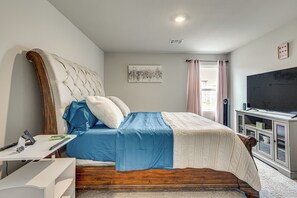 4 bedrooms, desk, iron/ironing board, travel crib